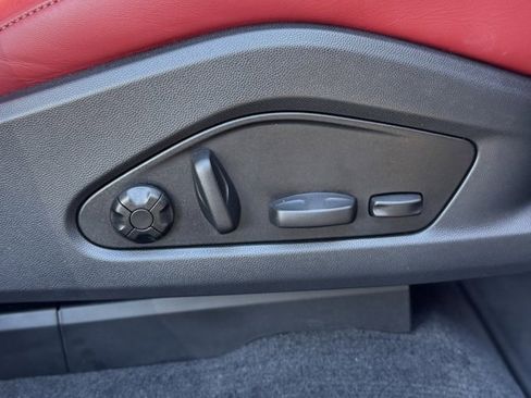 Certified 2025 Porsche Macan Electric image 16