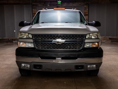 Used 2005 Chevrolet Silverado 3500 LT w/ Heavy-Duty Power Package image 2
