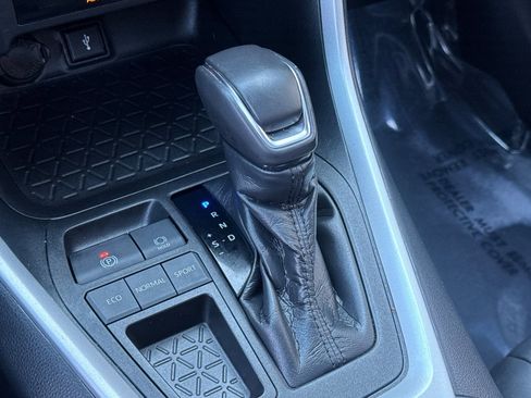 Used 2021 Toyota RAV4 XLE Premium w/ Carpet Mat Package (TMS) image 32