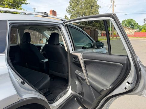 Used 2016 Toyota RAV4 LE FWD image 10