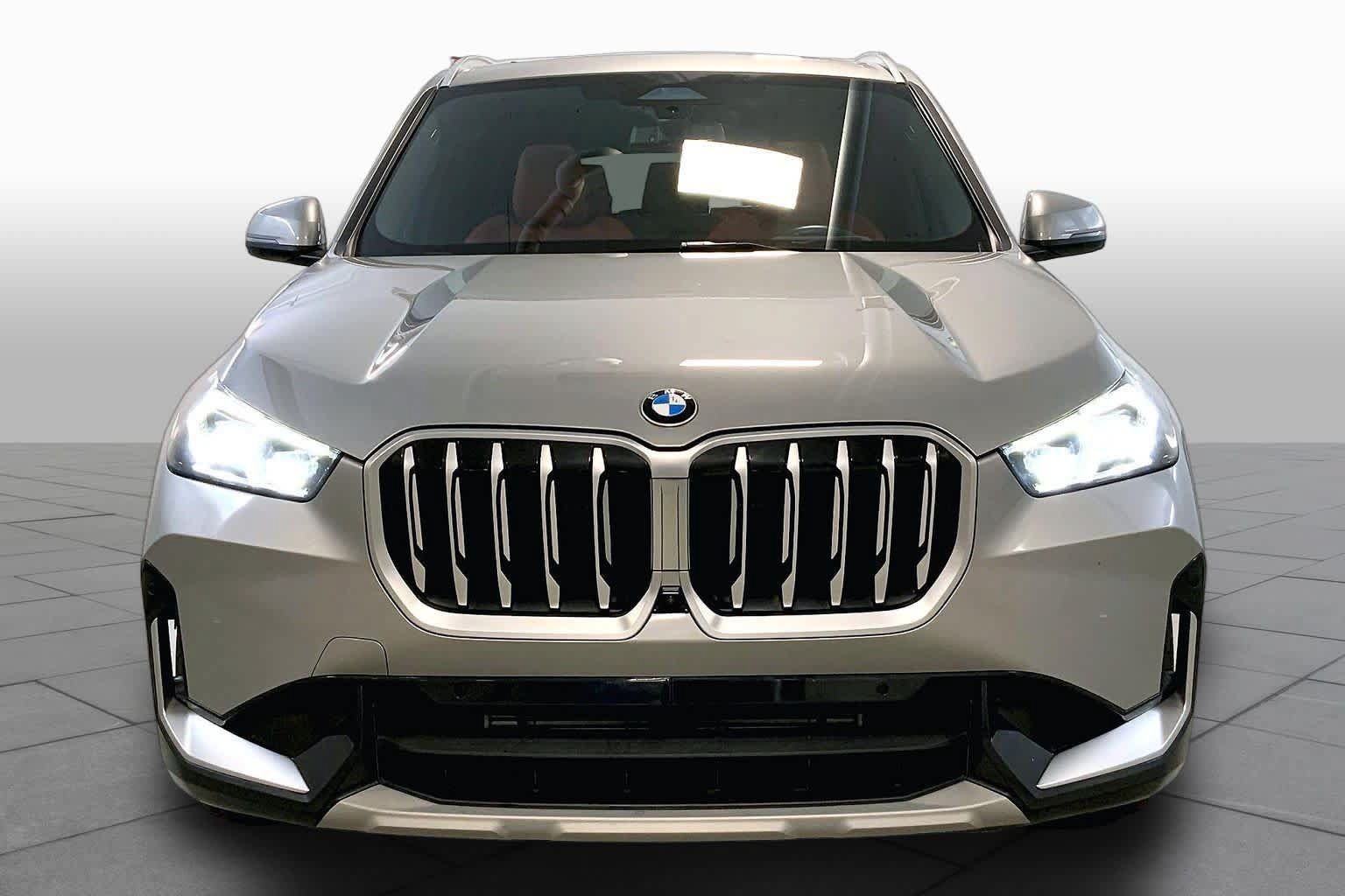Used 2025 BMW X1 xDrive28i w/ Premium Package AWD/4WD image 3