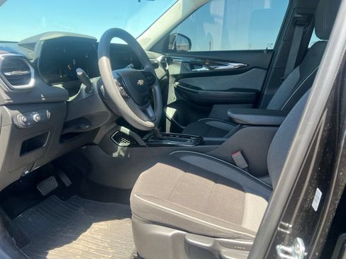 Used 2024 Chevrolet TrailBlazer LS FWD image 12