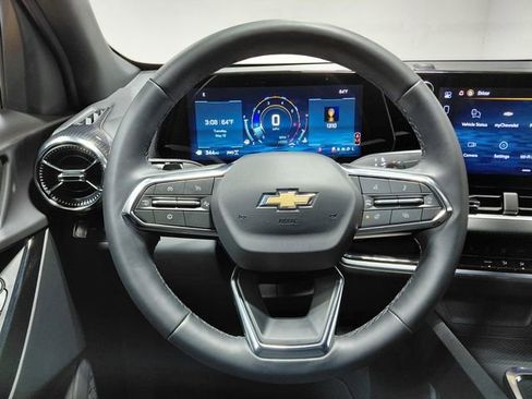 Used 2026 Chevrolet Equinox LT AWD/4WD image 22