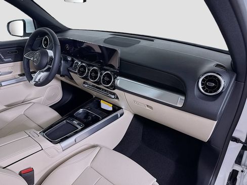 Used 2026 Mercedes-Benz GLB 250 4MATIC image 28