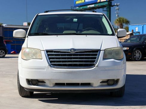 Used 2008 Chrysler Town & Country Touring image 9