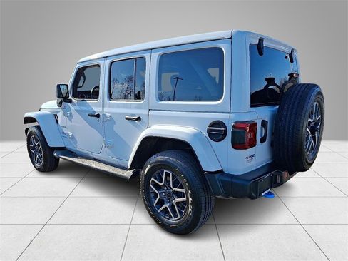 Used 2023 Jeep Wrangler Unlimited Sahara w/ Cold Weather Group image 6