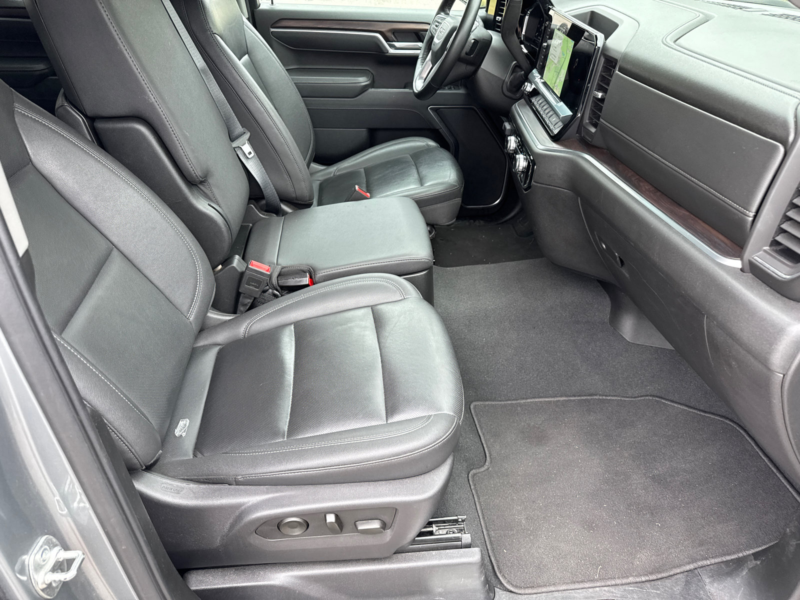 Used 2025 GMC Sierra 1500 SLT AWD/4WD image 14