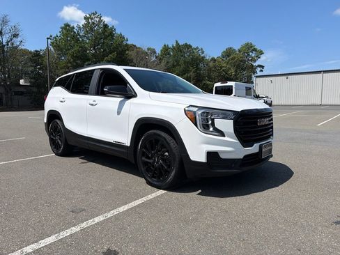 Used 2023 GMC Terrain SLE w/ Driver Convenience Package FWD image 6