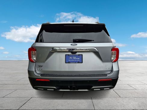 Certified 2021 Ford Explorer XLT w/ Equipment Group 202A image 5