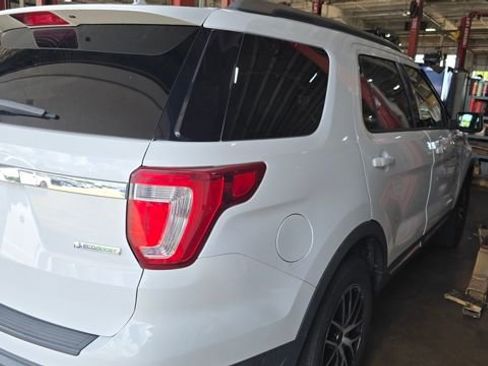 Used 2019 Ford Explorer XLT w/ Equipment Group 202A FWD image 3