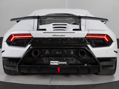 Used 2018 Lamborghini Huracan Performante image 5
