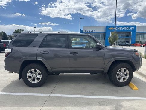 Used 2015 Toyota 4Runner SR5 AWD/4WD image 4