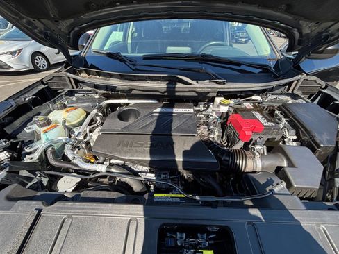 Used 2025 Nissan Rogue SV FWD image 34
