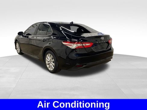 Used 2019 Toyota Camry LE FWD image 5