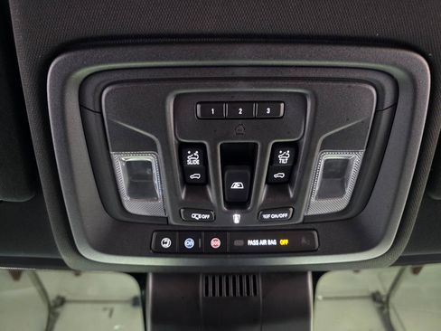 Used 2022 Chevrolet Silverado 1500 ZR2 w/ Technology Package image 38