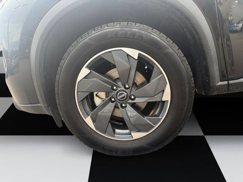 Used 2025 Nissan Rogue SV FWD image 14