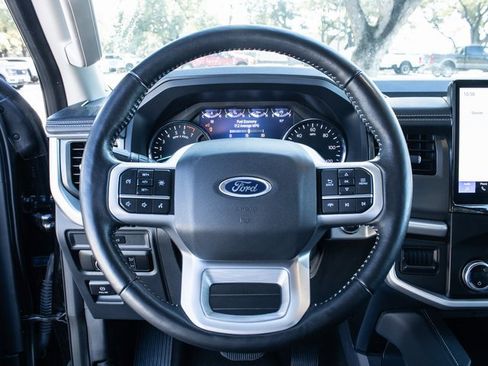 Used 2024 Ford Expedition XLT image 9