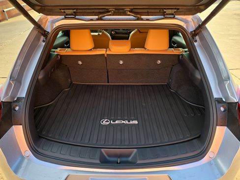 New 2026 Lexus UX 300h FWD image 12
