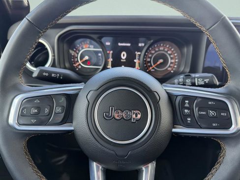 Used 2024 Jeep Wrangler Unlimited Sahara w/ Technology Group AWD/4WD image 32