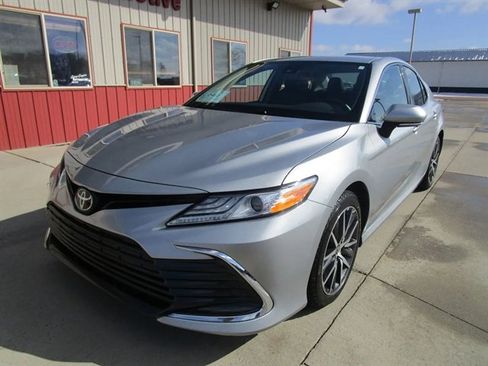Used 2024 Toyota Camry XLE image 2