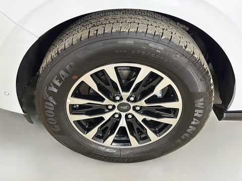 Used 2025 Ford Expedition Platinum AWD/4WD image 22