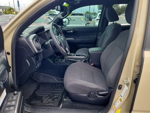 Used 2019 Toyota Tacoma TRD Off-Road AWD/4WD image 14