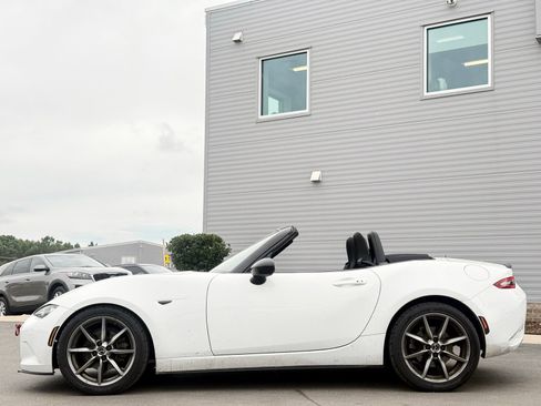 Used 2020 MAZDA MX-5 Miata Sport RWD image 21