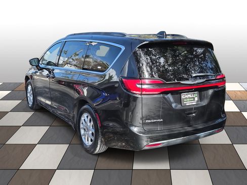 Used 2022 Chrysler Pacifica Touring-L FWD image 6