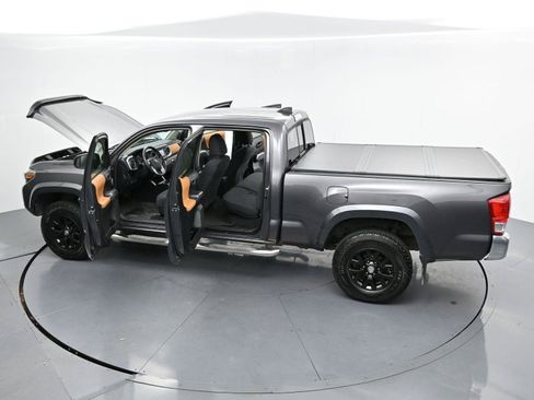 Used 2017 Toyota Tacoma SR5 w/ Tow Package AWD/4WD image 37