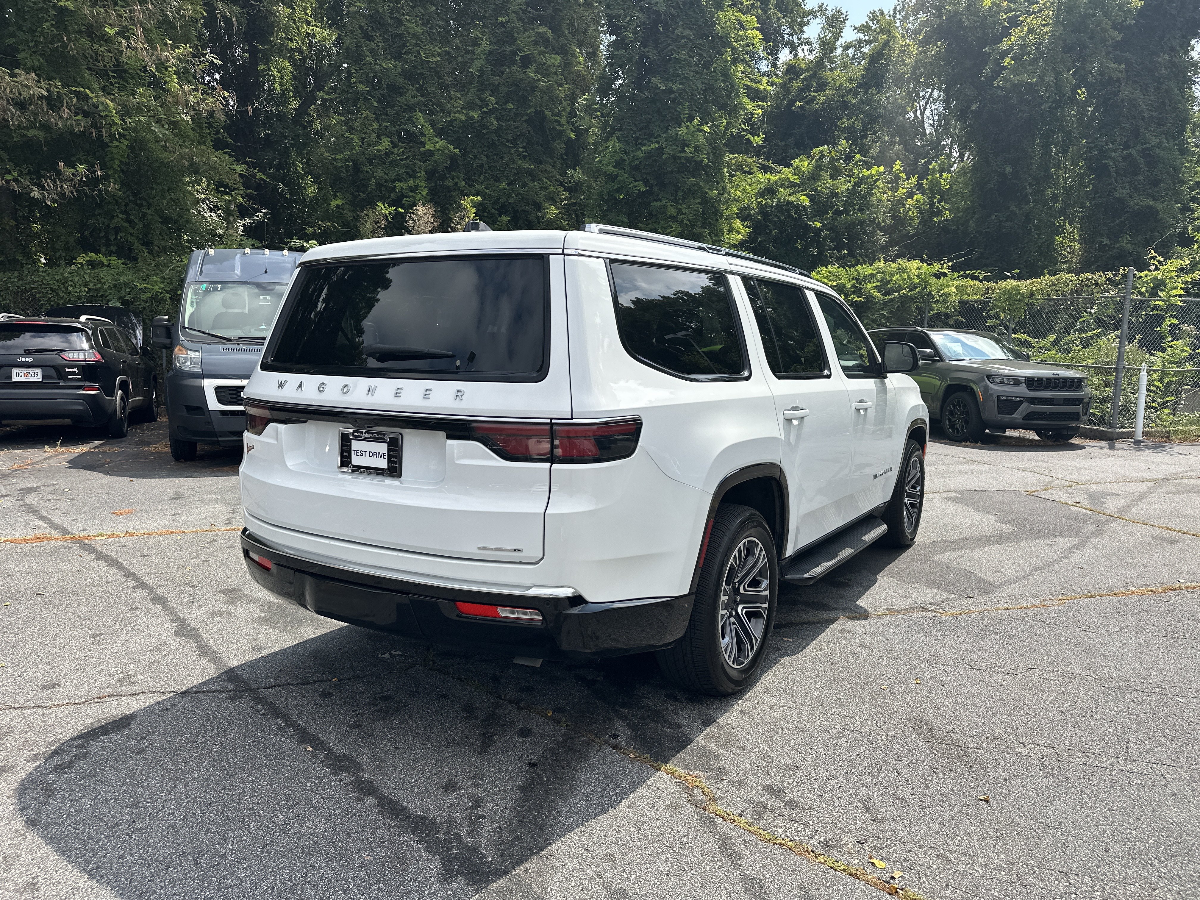Used 2024 Jeep Wagoneer Series II w/ Flexible Seating Group RWD image 9