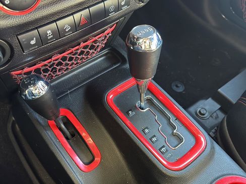 Used 2017 Jeep Wrangler Unlimited Rubicon image 10