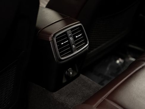 Used 2022 Genesis G70 3.3T RWD image 40