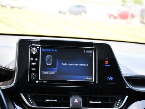 Used 2018 Toyota C-HR XLE FWD image 26