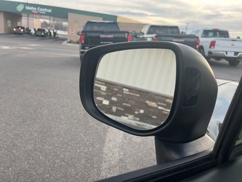 Used 2022 Subaru Forester Premium image 26