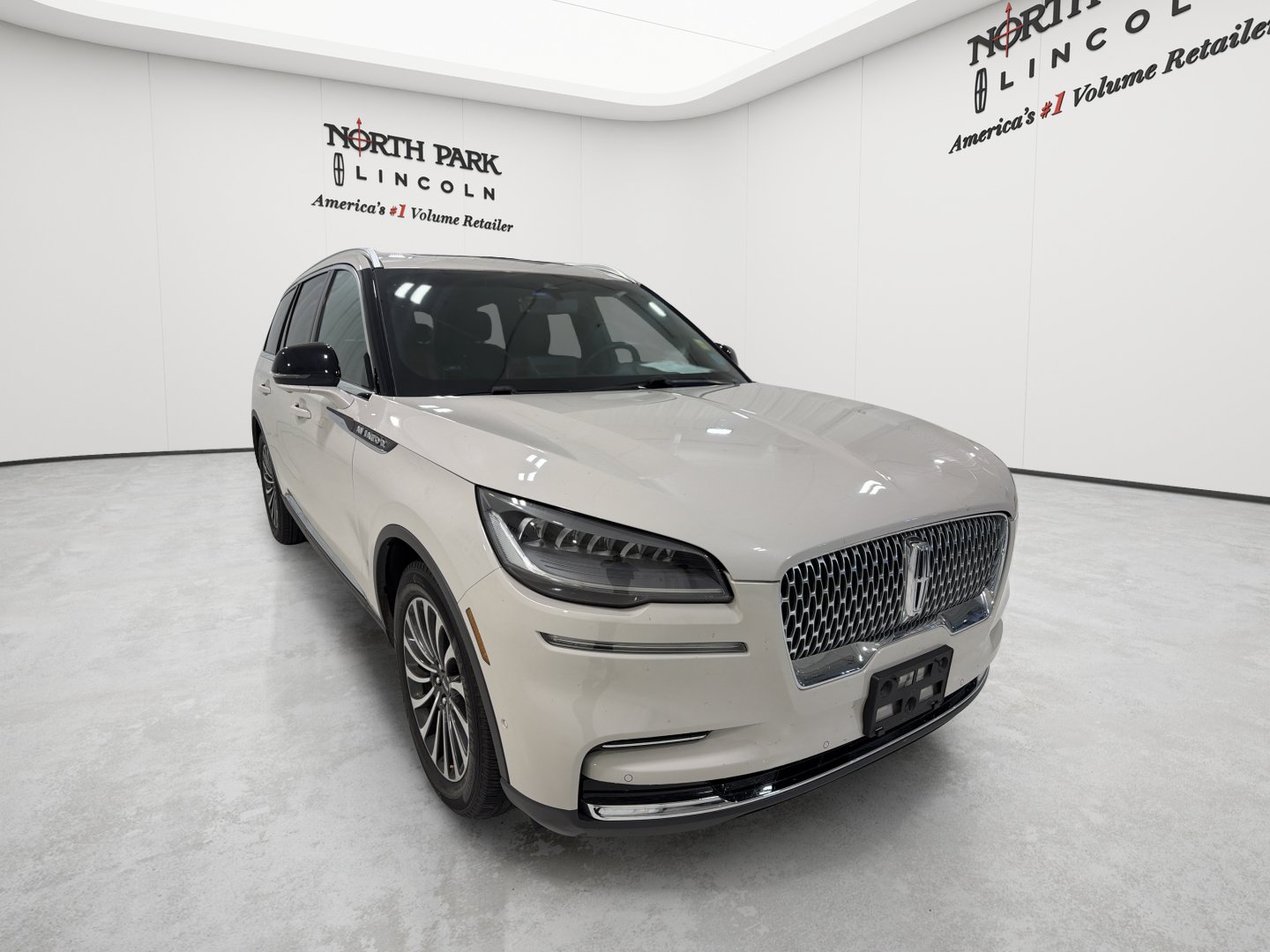 Used 2022 Lincoln Aviator Reserve w/ Equipment Group 201A RWD image 9