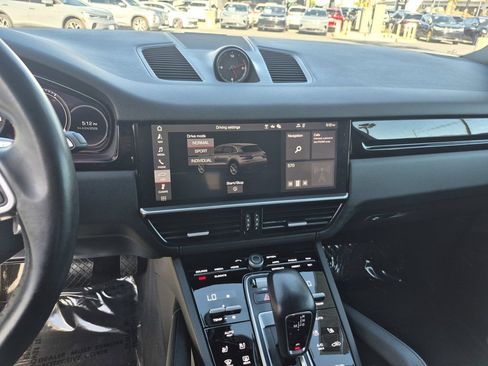 Used 2021 Porsche Cayenne AWD/4WD image 17