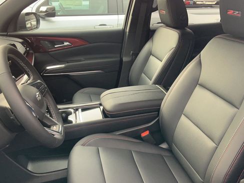 New 2026 Chevrolet Traverse Z71 w/ Driver Confidence Package AWD/4WD image 10