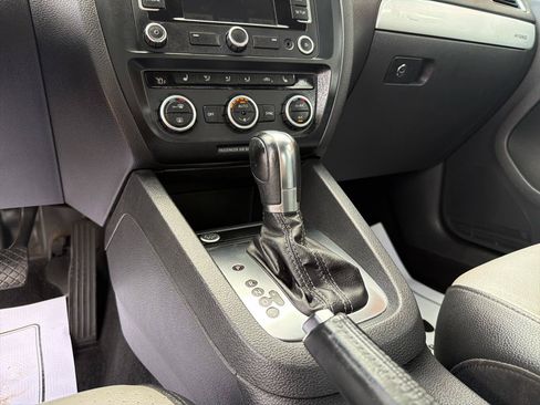 Used 2013 Volkswagen Jetta SEL FWD image 12