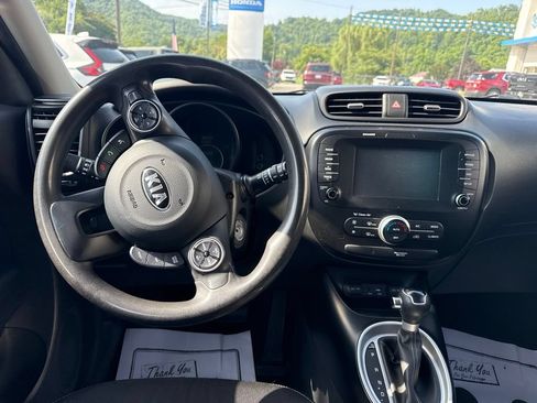 Used 2018 Kia Soul + FWD image 12