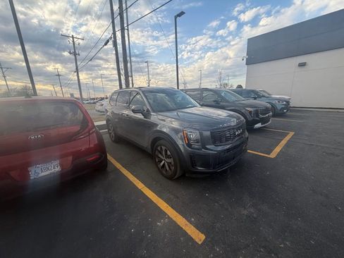 Used 2022 Kia Telluride S image 2