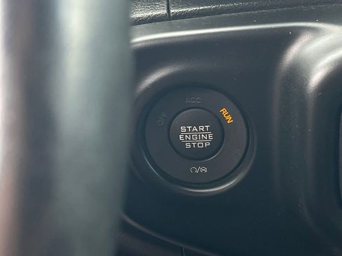 Used 2022 Jeep Gladiator Sport AWD/4WD image 16