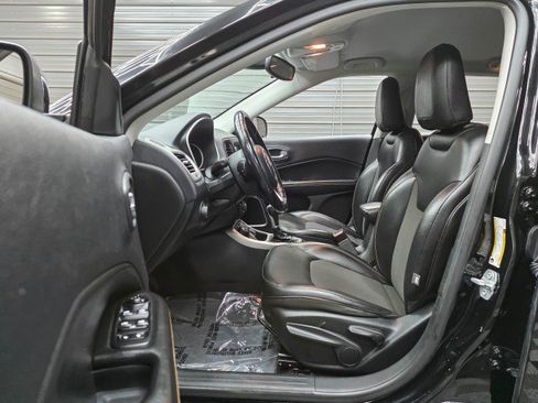 Used 2019 Jeep Compass Latitude w/ Cold Weather Group AWD/4WD image 13