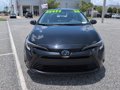 Certified 2025 Toyota Corolla LE FWD image 9