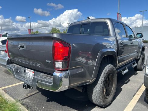 Used 2022 Toyota Tacoma SR5 AWD/4WD image 4