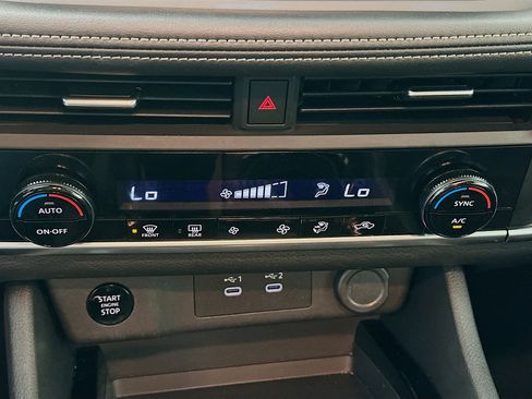 Used 2024 Nissan Rogue SV image 23