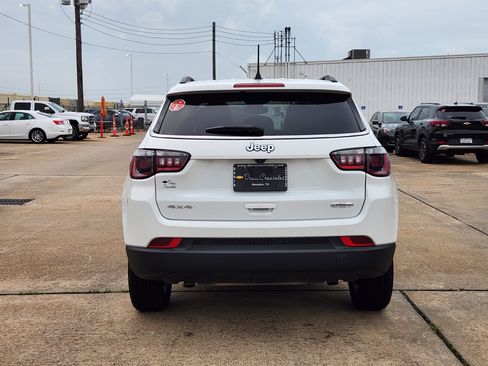 Used 2024 Jeep Compass Latitude AWD/4WD image 7