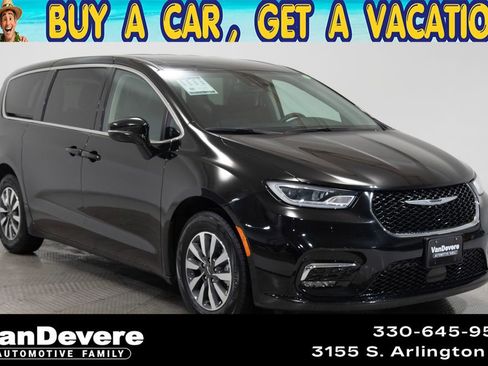 Used 2024 Chrysler Pacifica Limited FWD image 1
