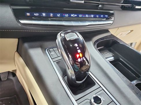 Used 2021 Cadillac Escalade ESV Premium Luxury w/ Performance Package image 28