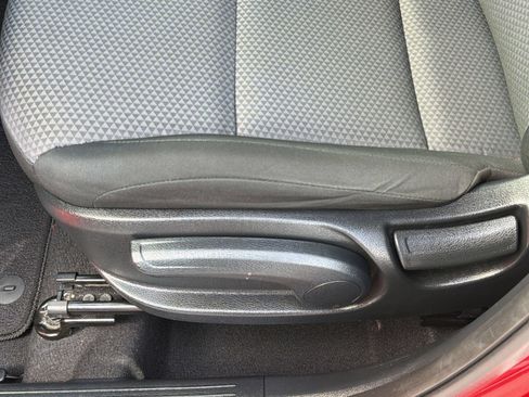 Used 2025 Kia Soul LX w/ LX Technology Package FWD image 14