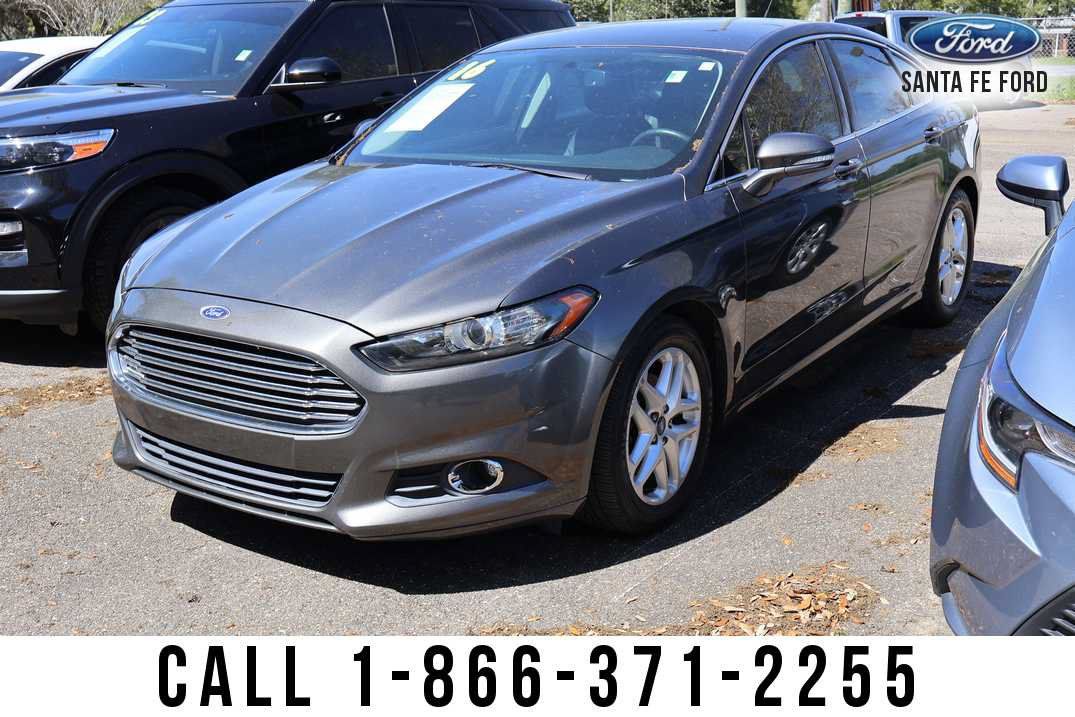 Used 2016 Ford Fusion SE w/ Equipment Group 202A FWD image 2